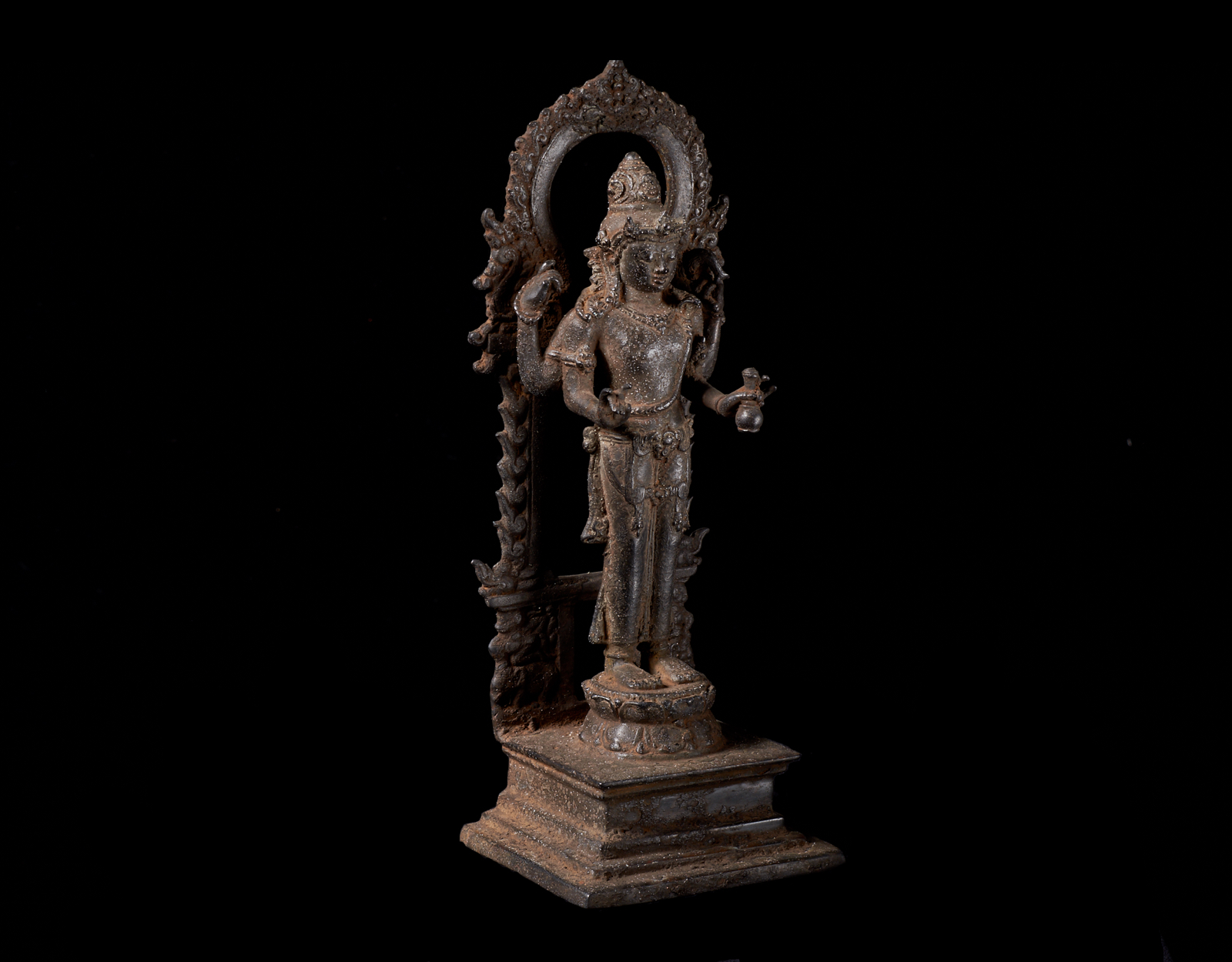 Алтарная бронзовая статуя бога Шива. фото VipKeris