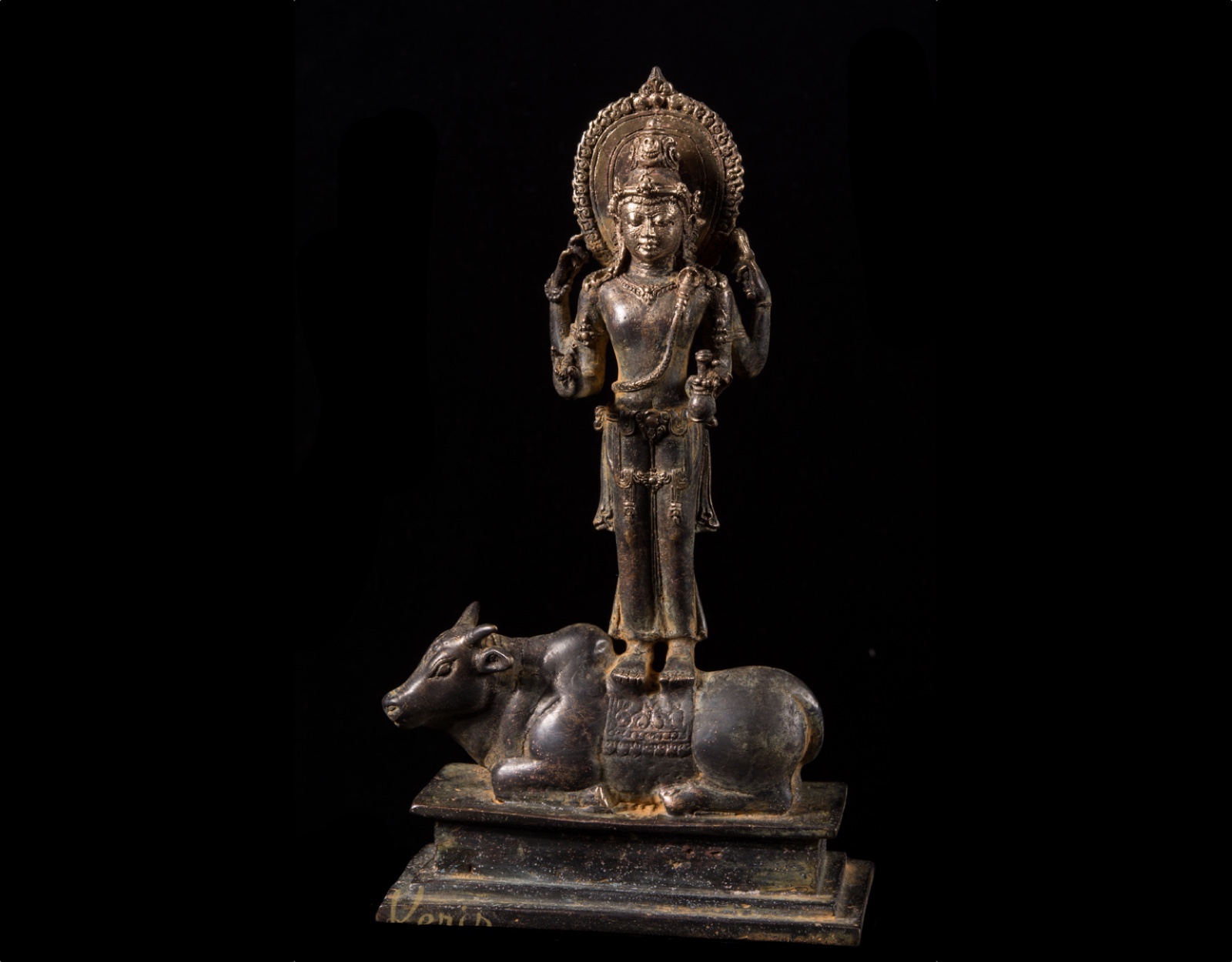 Бронзовая статуя Шива на быке Нанди фото VipKeris
