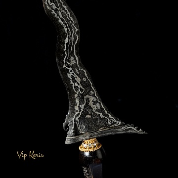 Индонезийский кинжал Крис Sabuk Tampar — «Черный Змей Тайного Огня» Инь. фото vipkeris.ru