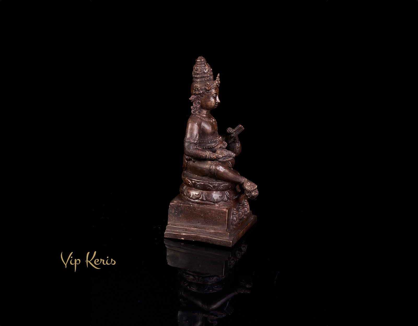 Кубера. Старинная бронзовая статуя. фото VipKeris