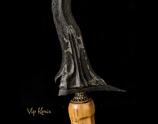 Пламевидный кинжал Крис Parungsari силы влияния и боевой магии стихии Воздух. фото VipKeris