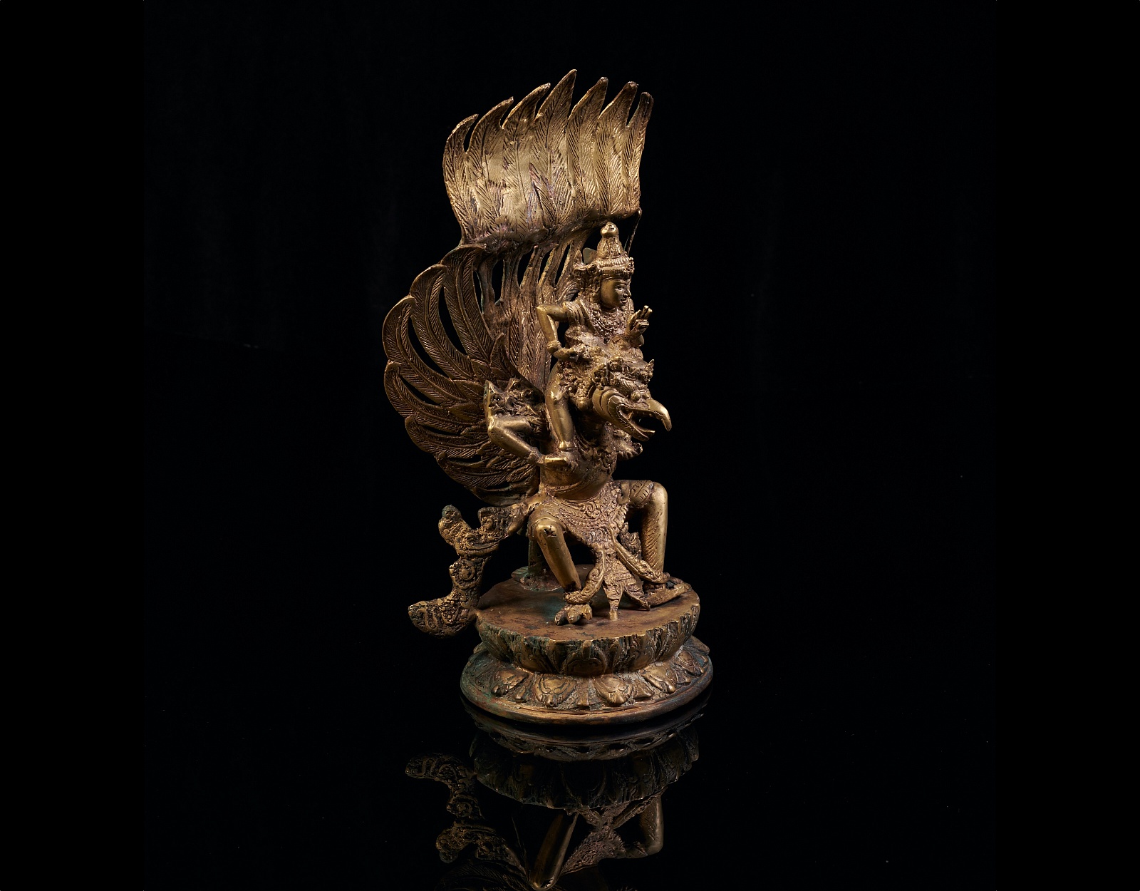 Старинная статуя Вишну на Гаруде фото VipKeris