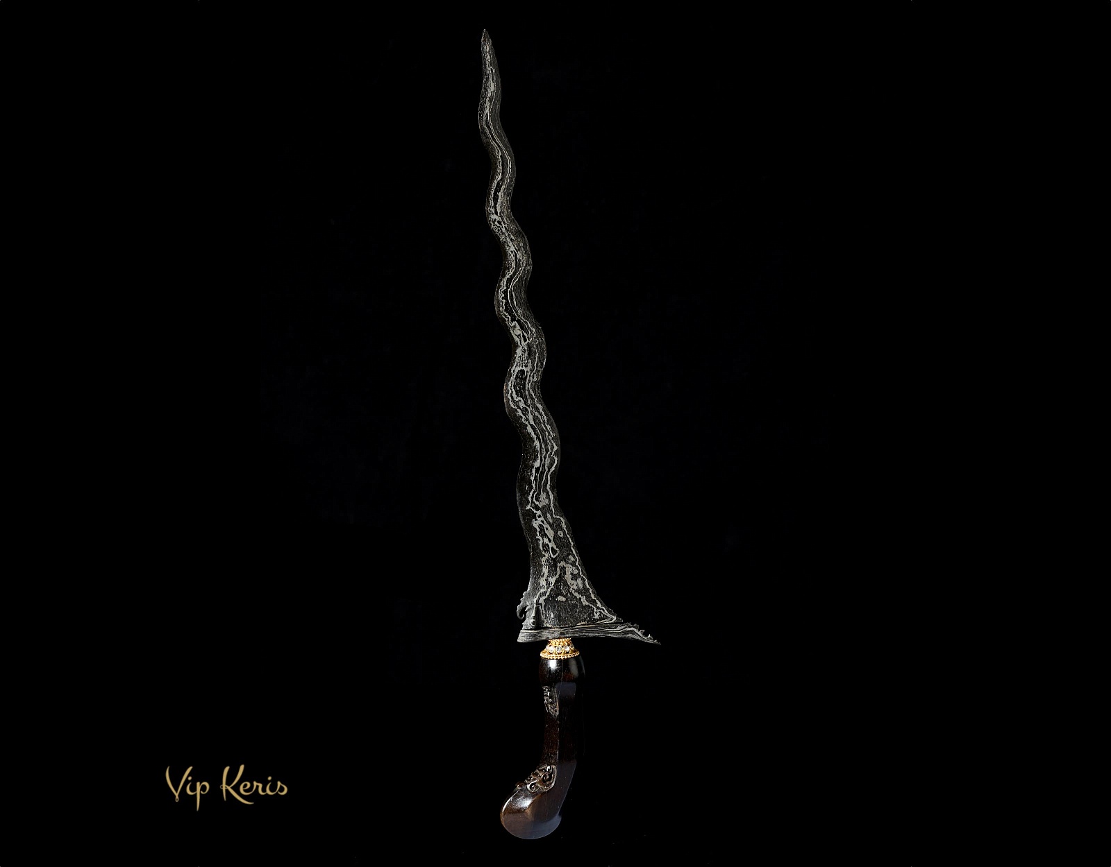 Индонезийский кинжал Крис Sabuk Tampar — «Черный Змей Тайного Огня» Инь. фото VipKeris