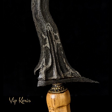 Пламевидный кинжал Крис Parungsari силы влияния и боевой магии стихии Воздух. фото vipkeris.ru