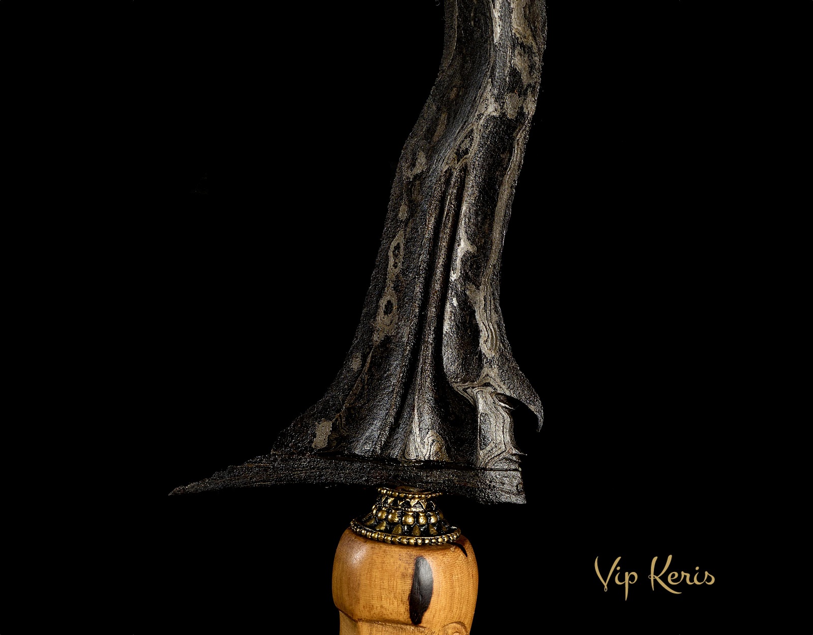 Пламевидный кинжал Крис Parungsari силы влияния и боевой магии стихии Воздух. фото VipKeris