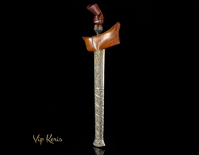 Бугийский ритуальный кинжал Крис Sepokal Luk5, двойной памор. Наставник. фото VipKeris