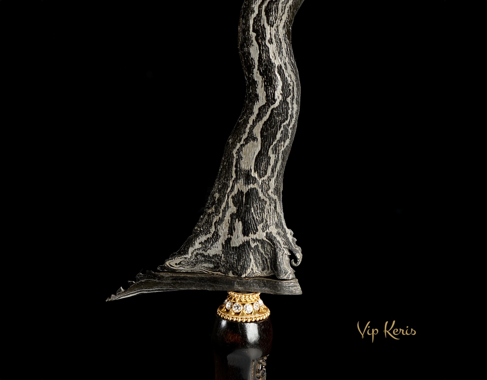 Индонезийский кинжал Крис Sabuk Tampar — «Черный Змей Тайного Огня» Инь. фото VipKeris