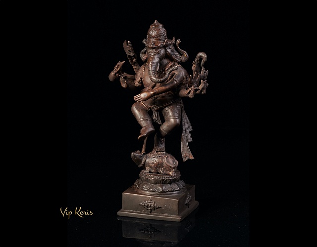 Старинная бронзовая статуя трехликий Ганеша на мышке Мишуке фото VipKeris