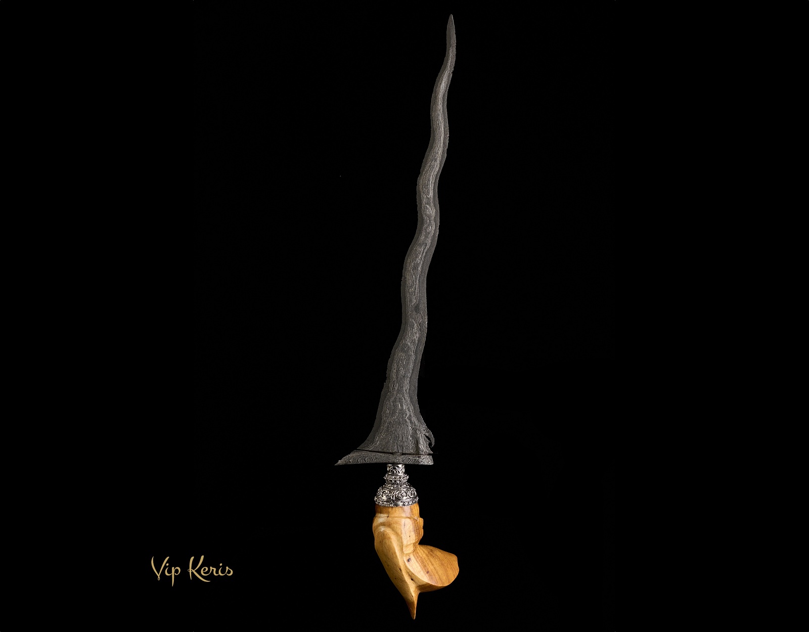 Бугийский ритуальный кинжал Крис Sempono Luk9. Проводник. фото VipKeris