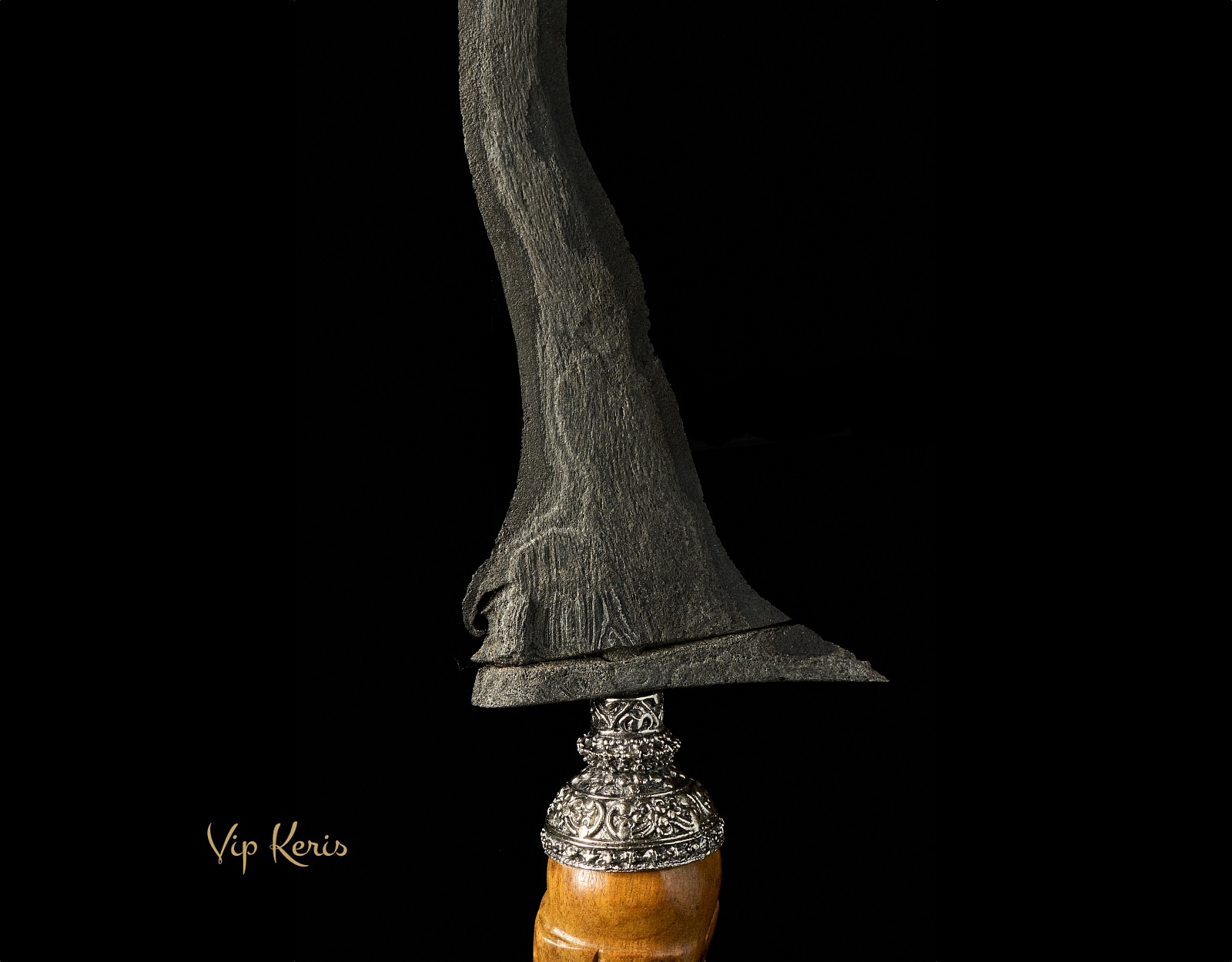 Бугийский ритуальный кинжал Крис Sempono Luk9. Проводник. фото VipKeris