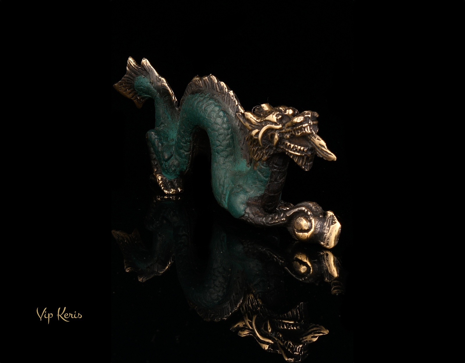 Бронзовые статуэтки огненных драконов. Гармония. фото VipKeris