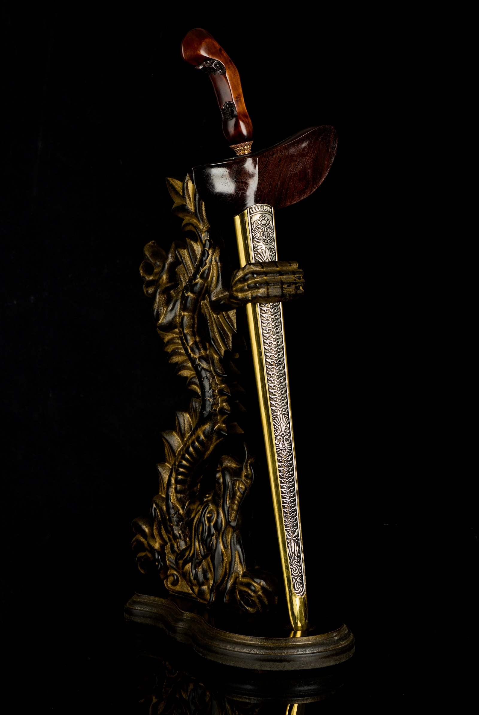 Кинжал Крис Наставник духовного развития, передачи знаний и силы Земли. фото VipKeris