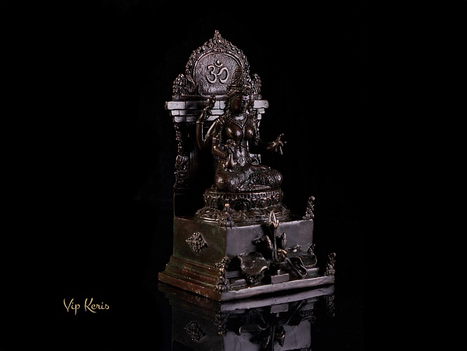 Старинная алтарная статуя Лакшми фото VipKeris