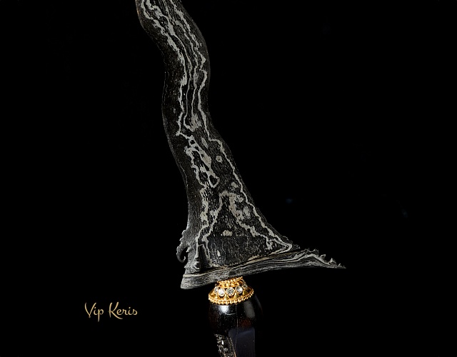 Индонезийский кинжал Крис Sabuk Tampar — «Черный Змей Тайного Огня» Инь. фото VipKeris